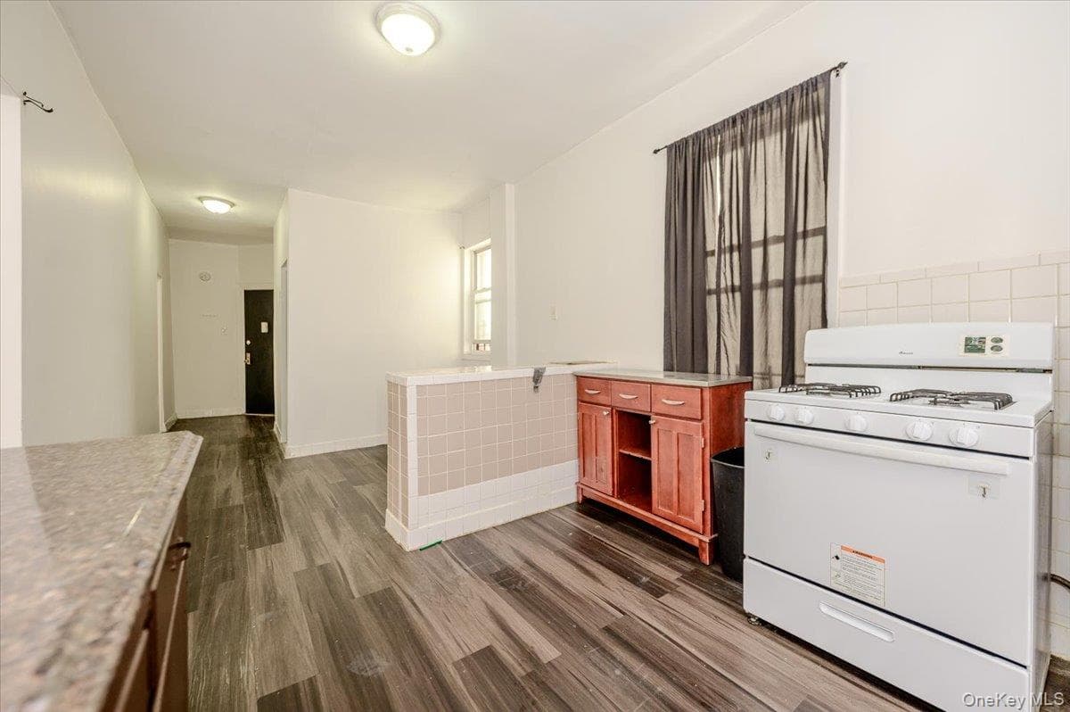 780 Beck Street thumbnail 19