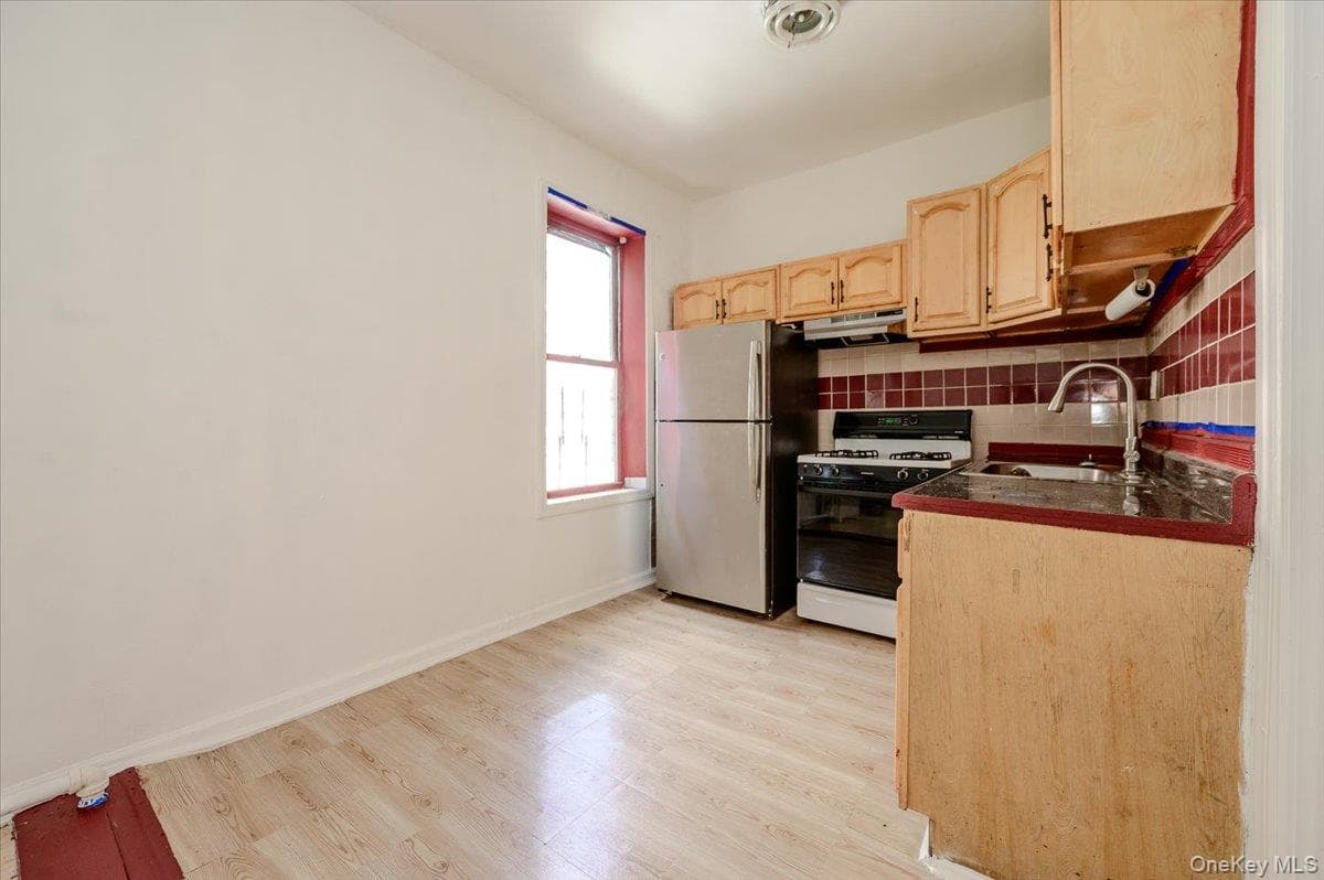 780 Beck Street thumbnail 10