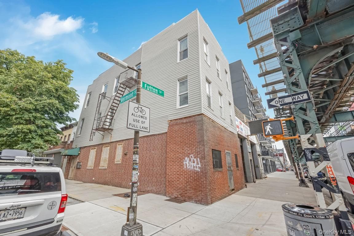 2693 Fulton Street photo 1