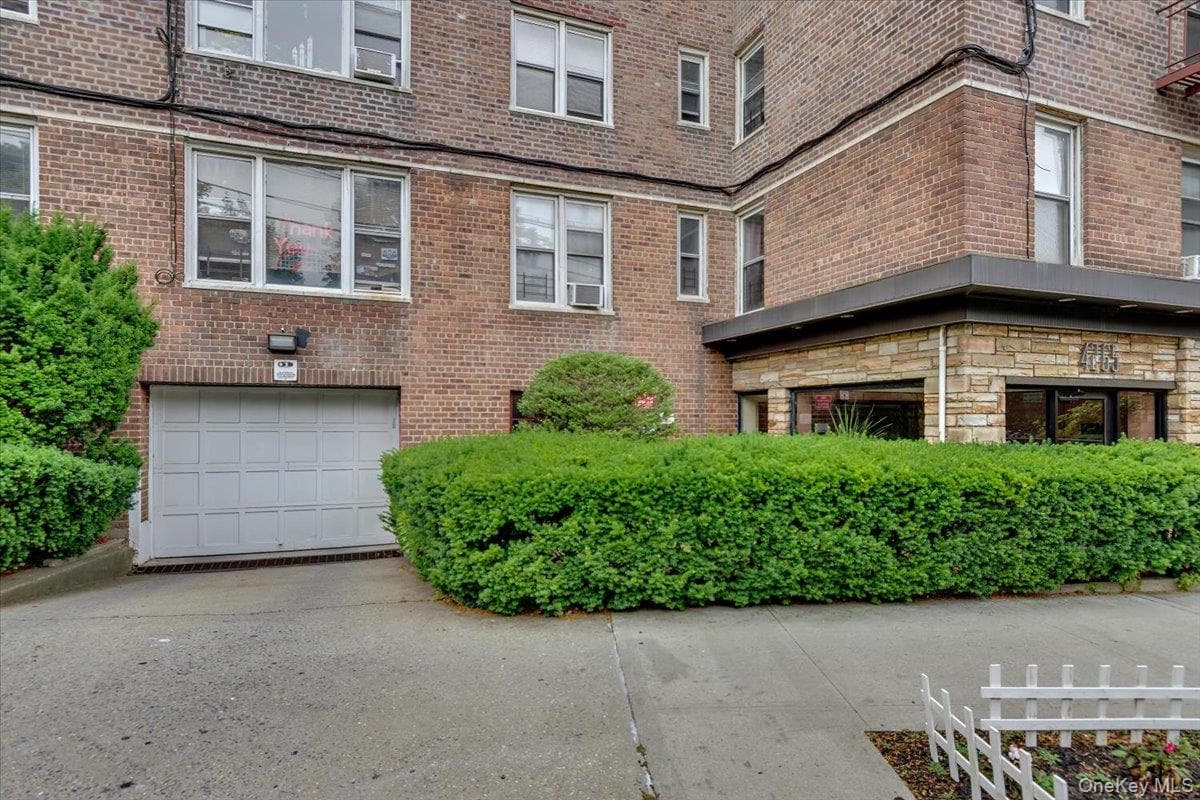 4265 Webster Avenue Unit: 7C thumbnail 2