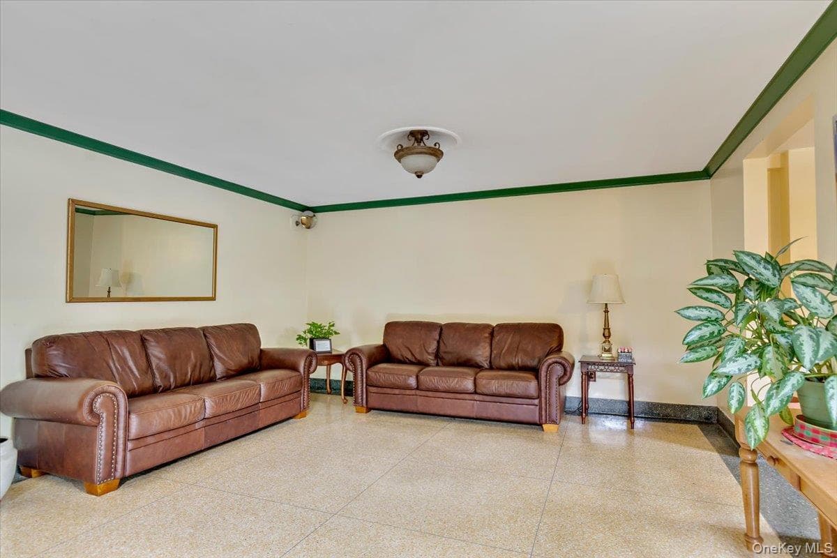 4265 Webster Avenue Unit: 7C thumbnail 4
