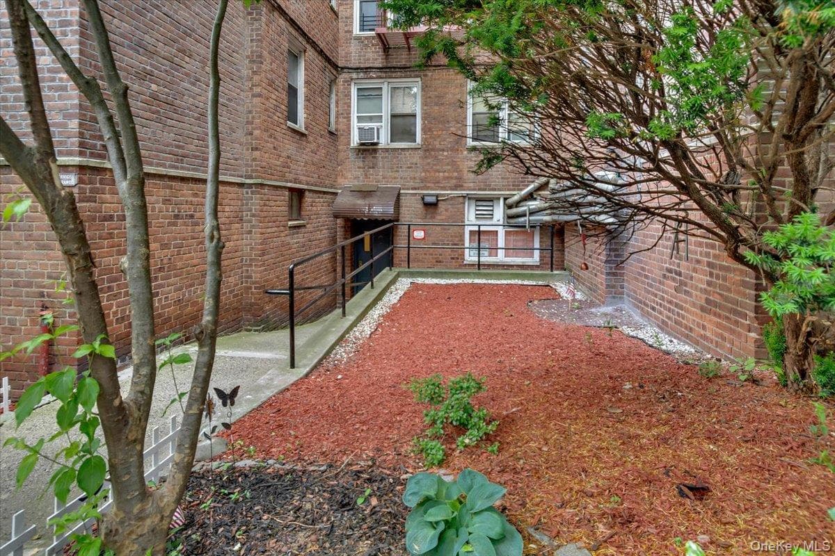 4265 Webster Avenue Unit: 7C thumbnail 3