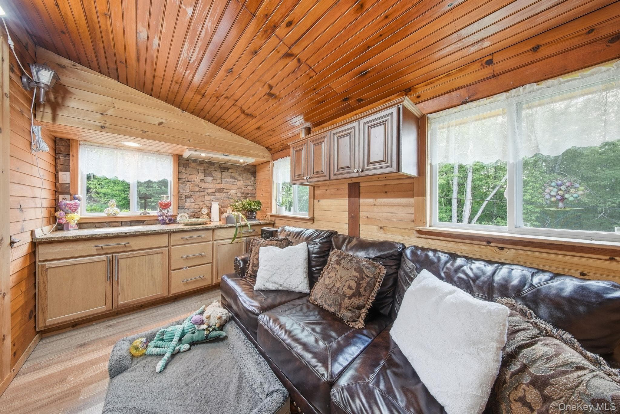 143 S Maplewood Road thumbnail 18