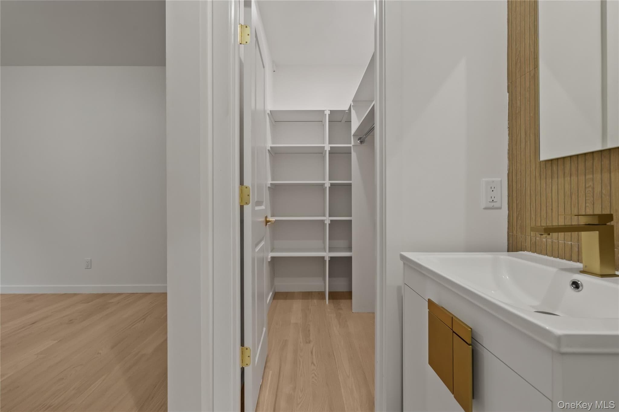 41 Saddle River Road Unit: 111 thumbnail 25