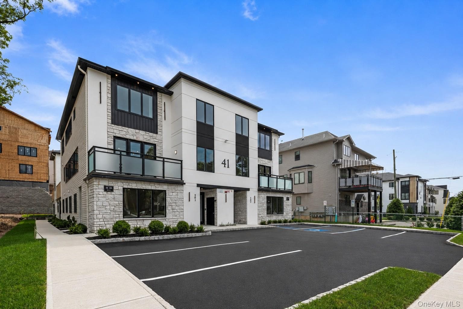 41 Saddle River Road Unit: 111 thumbnail 4