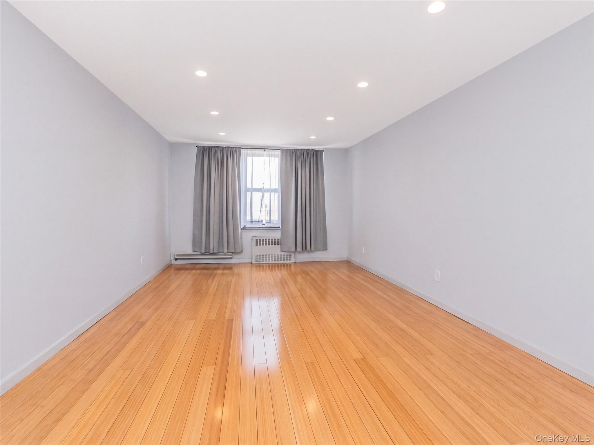 1874 Pelham Parkway Unit: 4A thumbnail 2