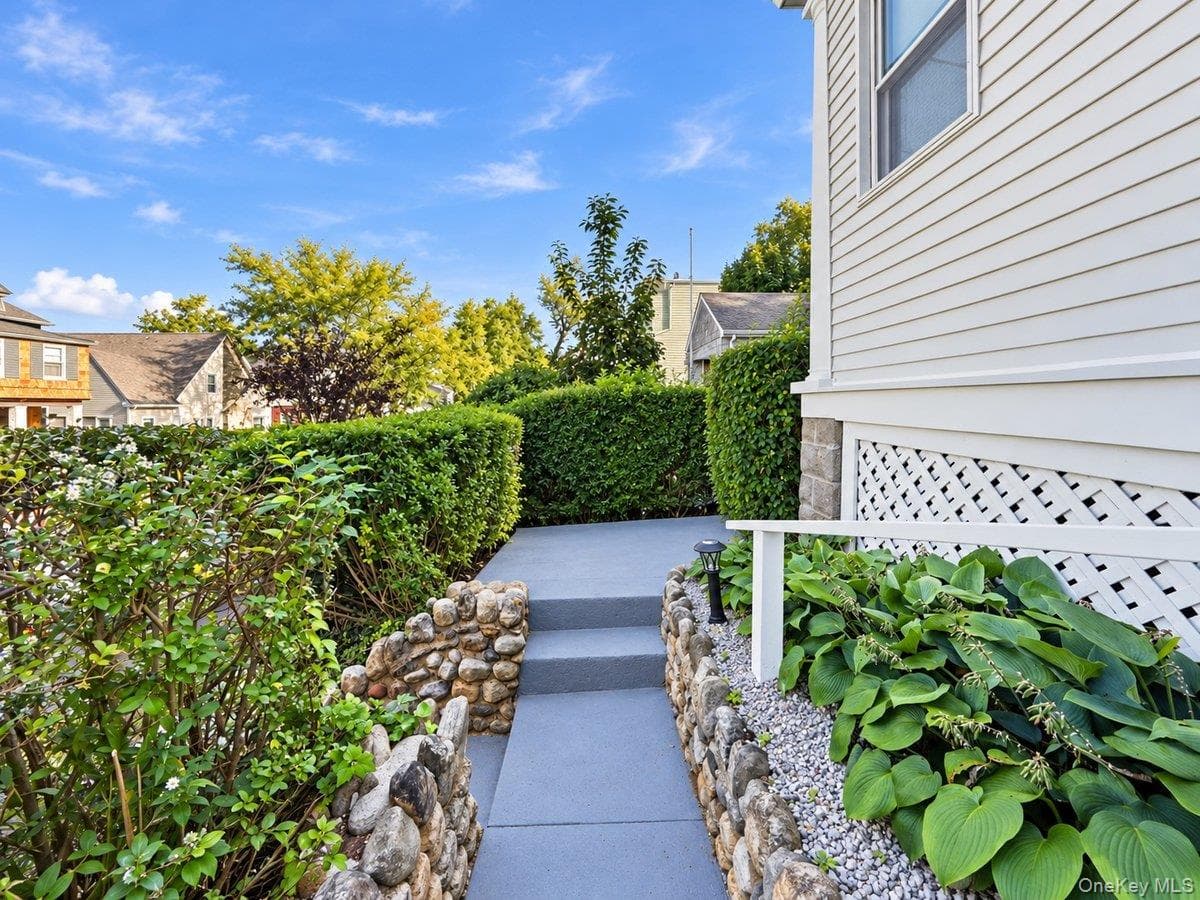 158 Hillside Avenue thumbnail 4