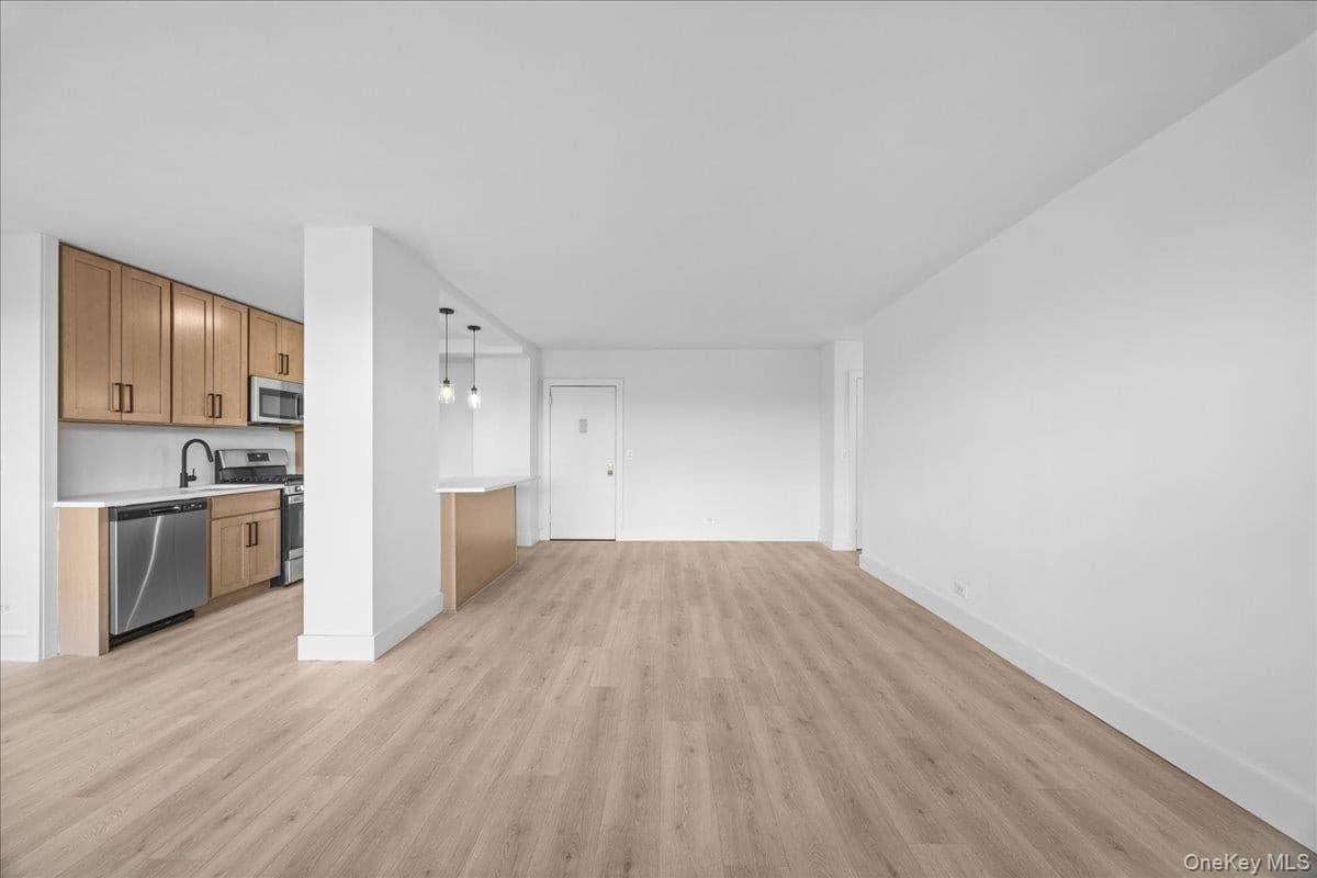 880 Boynton Avenue Unit: 1E thumbnail 7