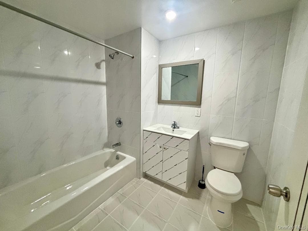 70-25 Queens Boulevard Unit: 6H thumbnail 2