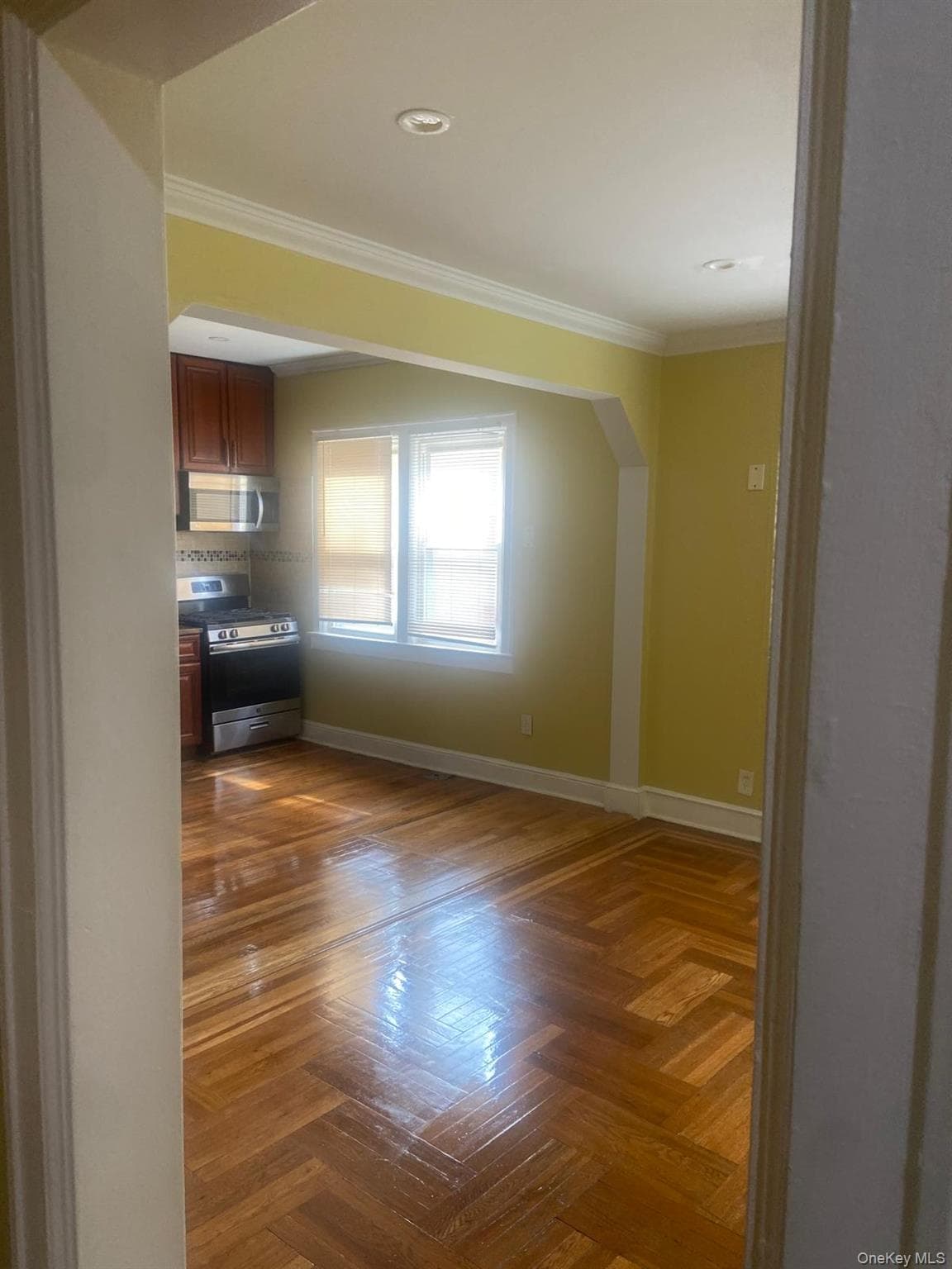 1006 E 241 St ST thumbnail 3