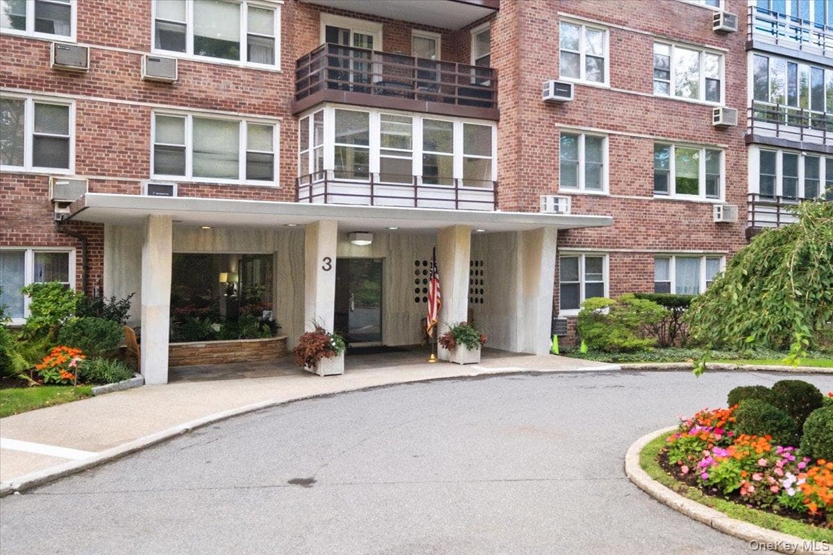 3 Washington Square Unit: 6B thumbnail 2