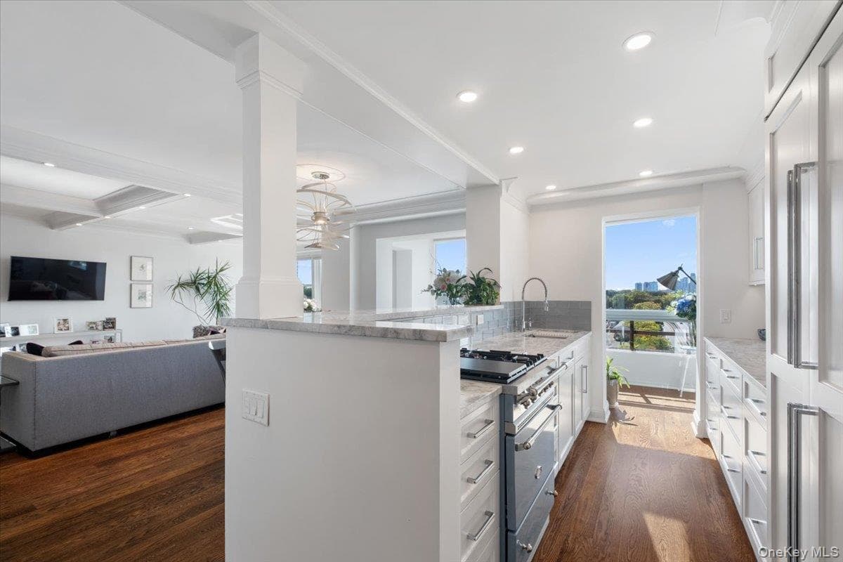 3 Washington Square Unit: 6B thumbnail 12