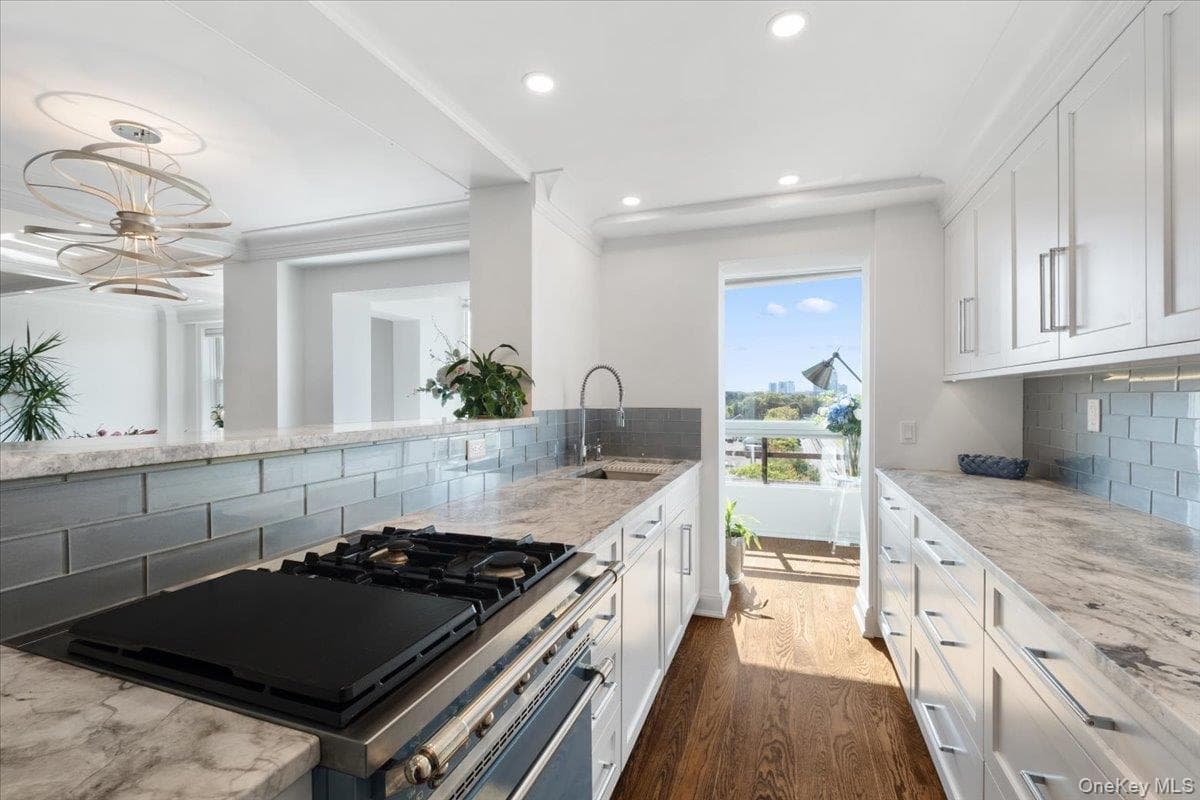 3 Washington Square Unit: 6B thumbnail 13