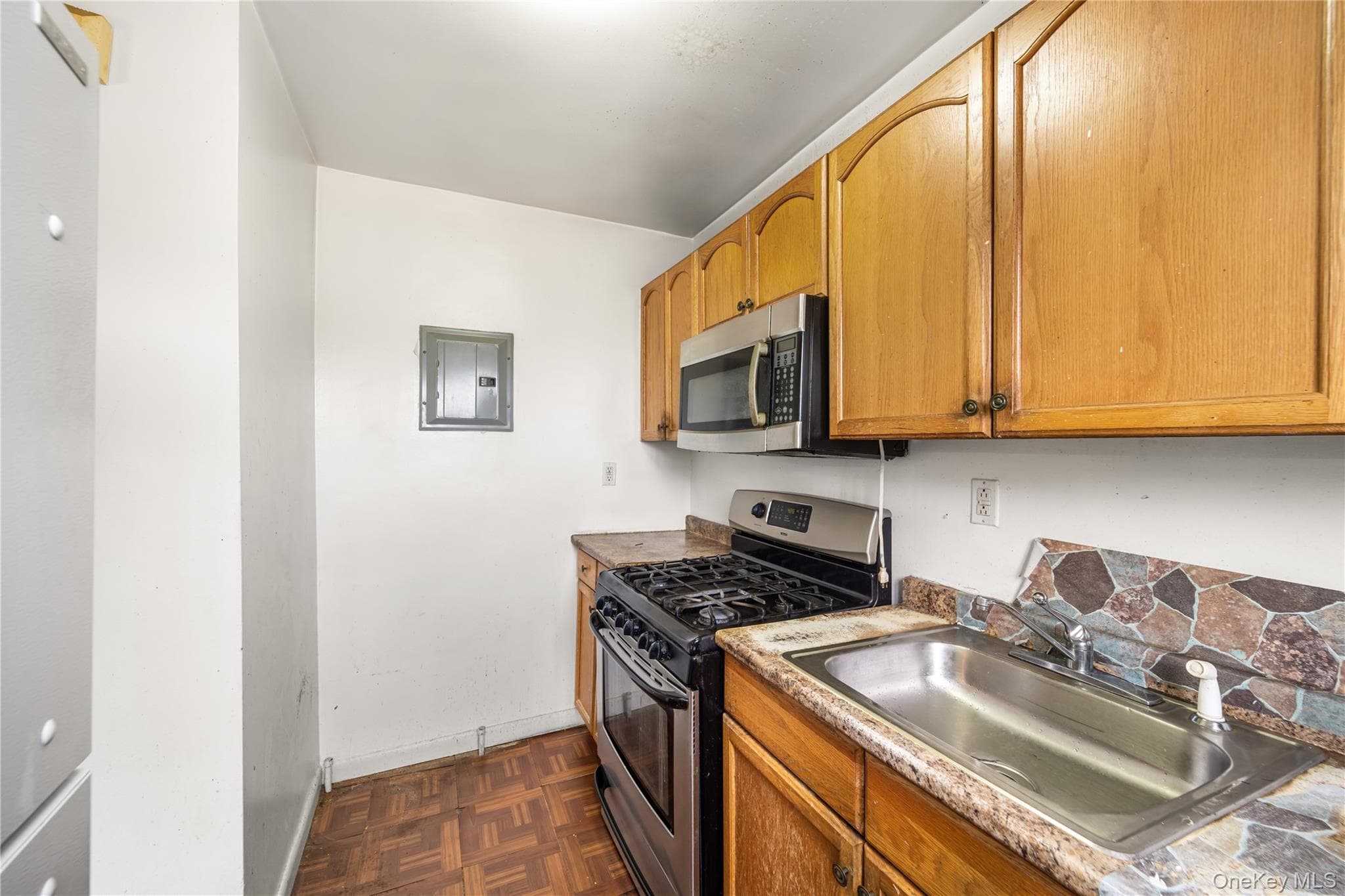 225-08 Stronghurst Avenue Unit: Upper thumbnail 13