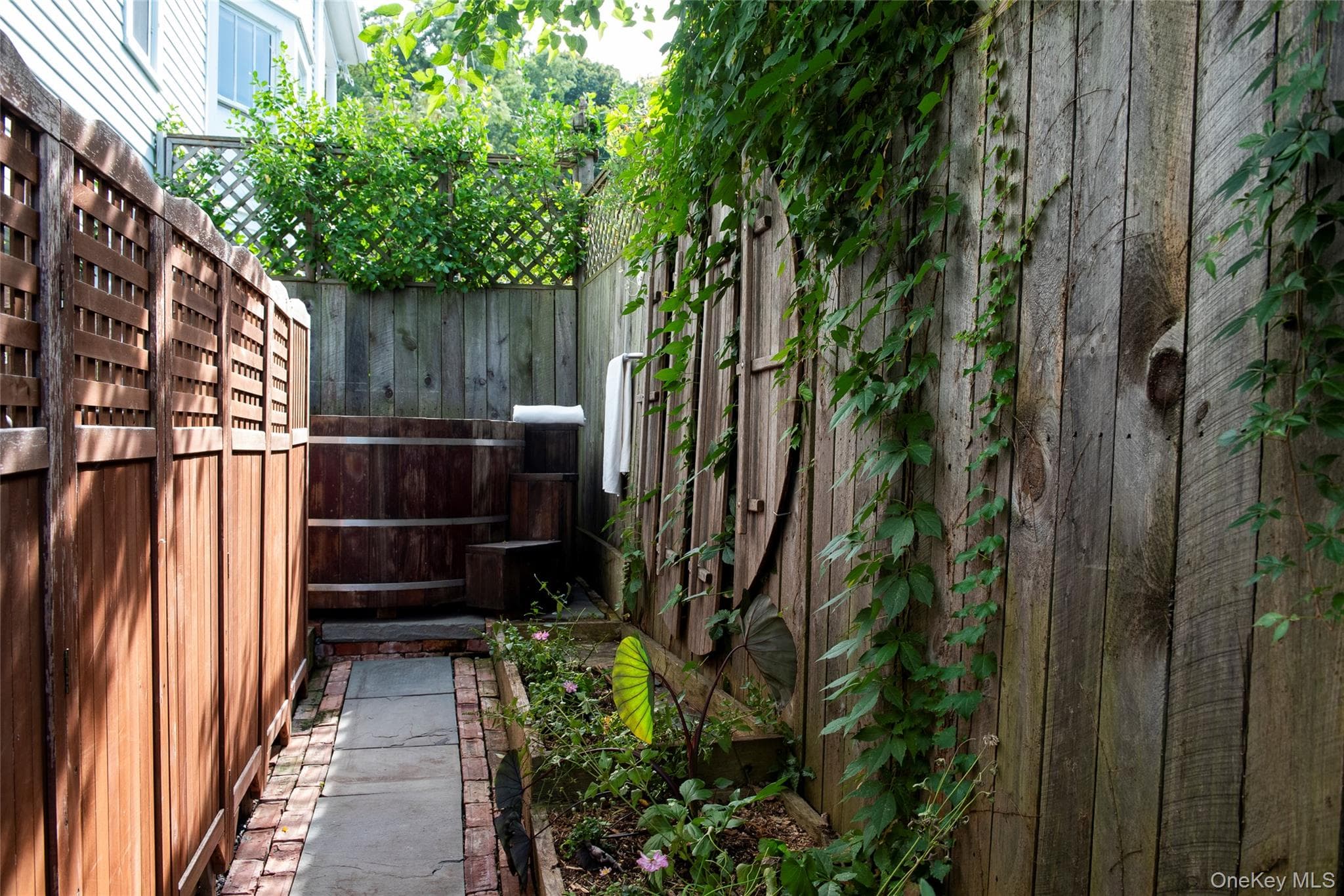 910 Columbia Street thumbnail 36