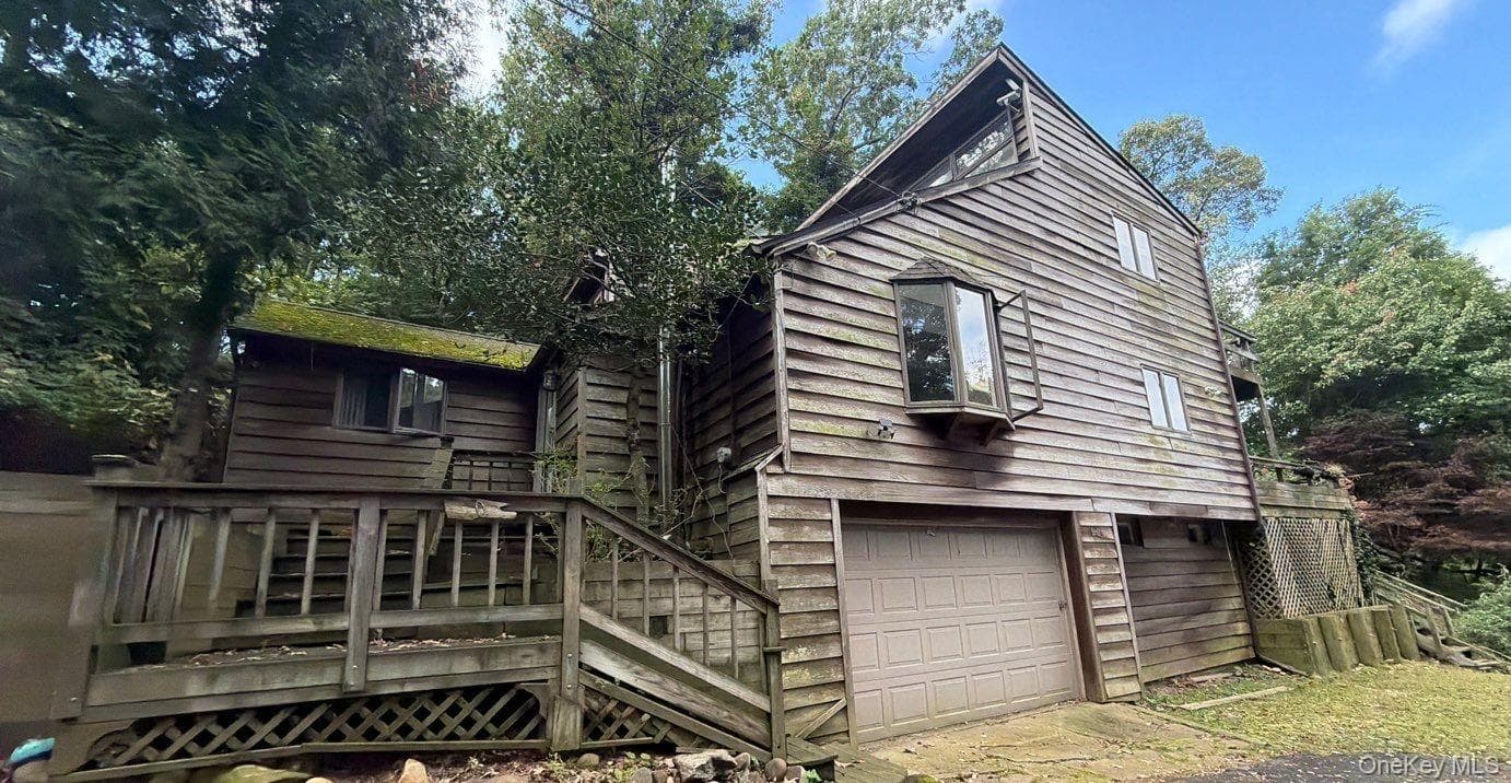 90 Landing Road, Miller Place
