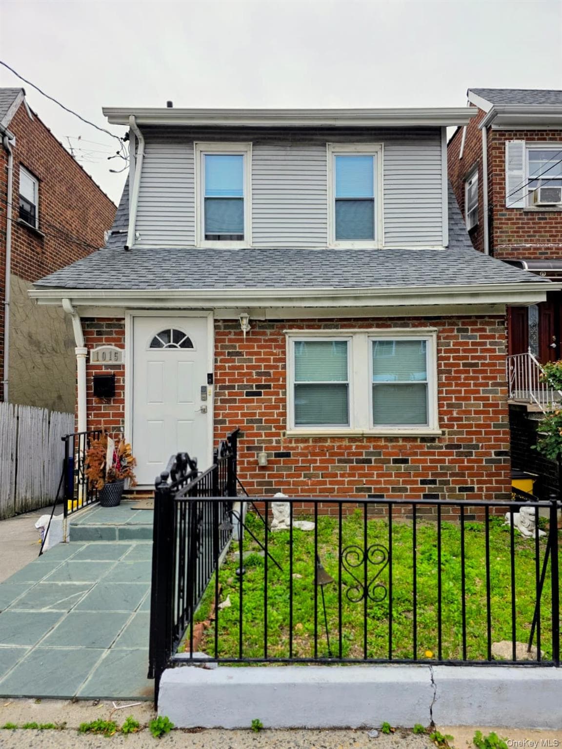 1015 Revere Avenue photo 1