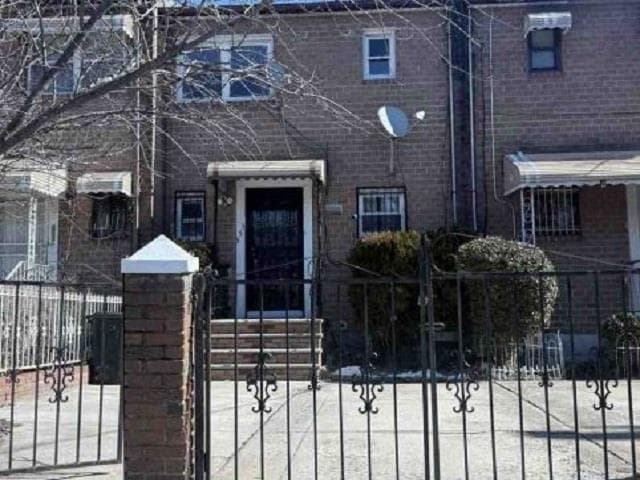 555 Christopher Avenue photo 1