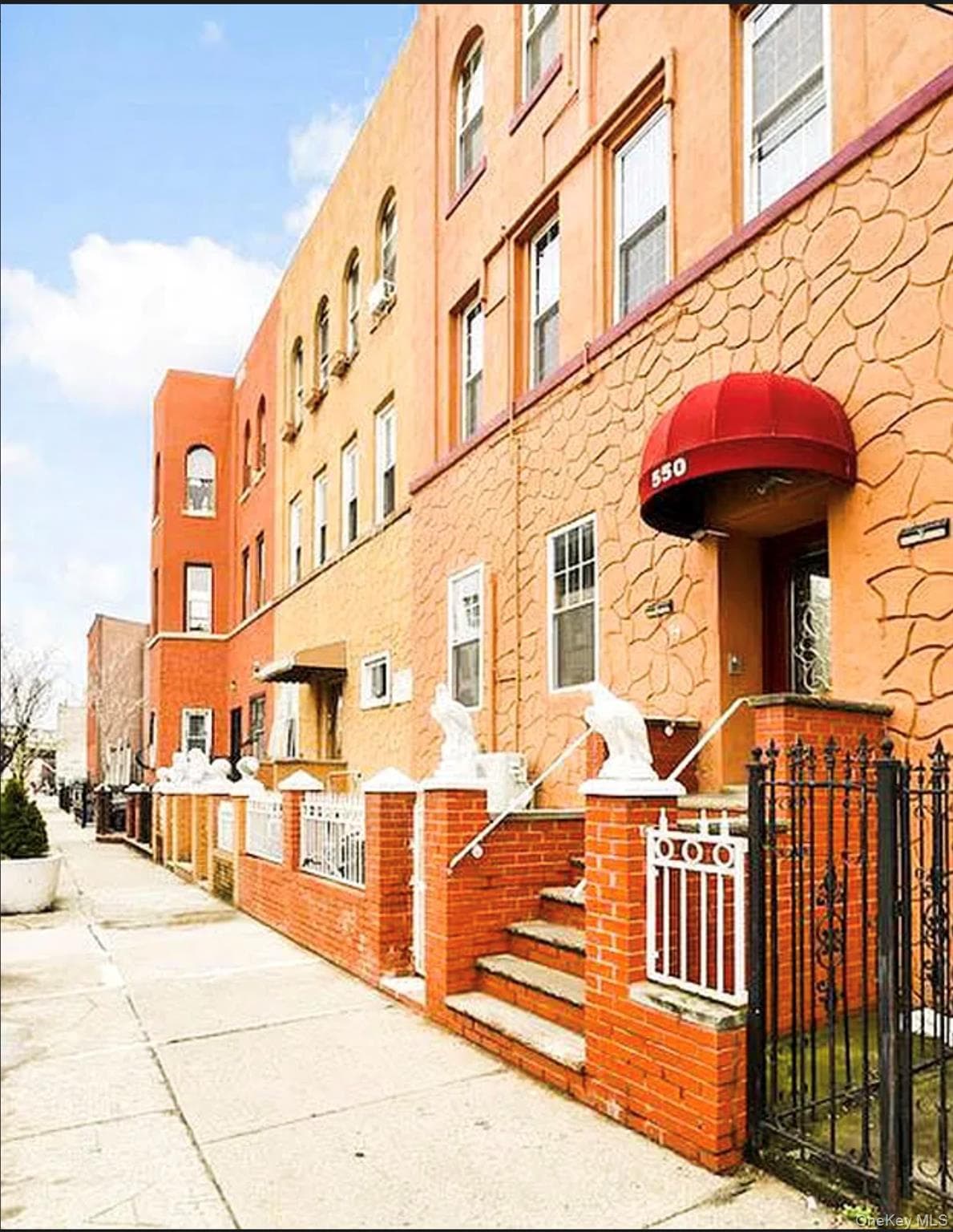 550 Hart Street thumbnail 3