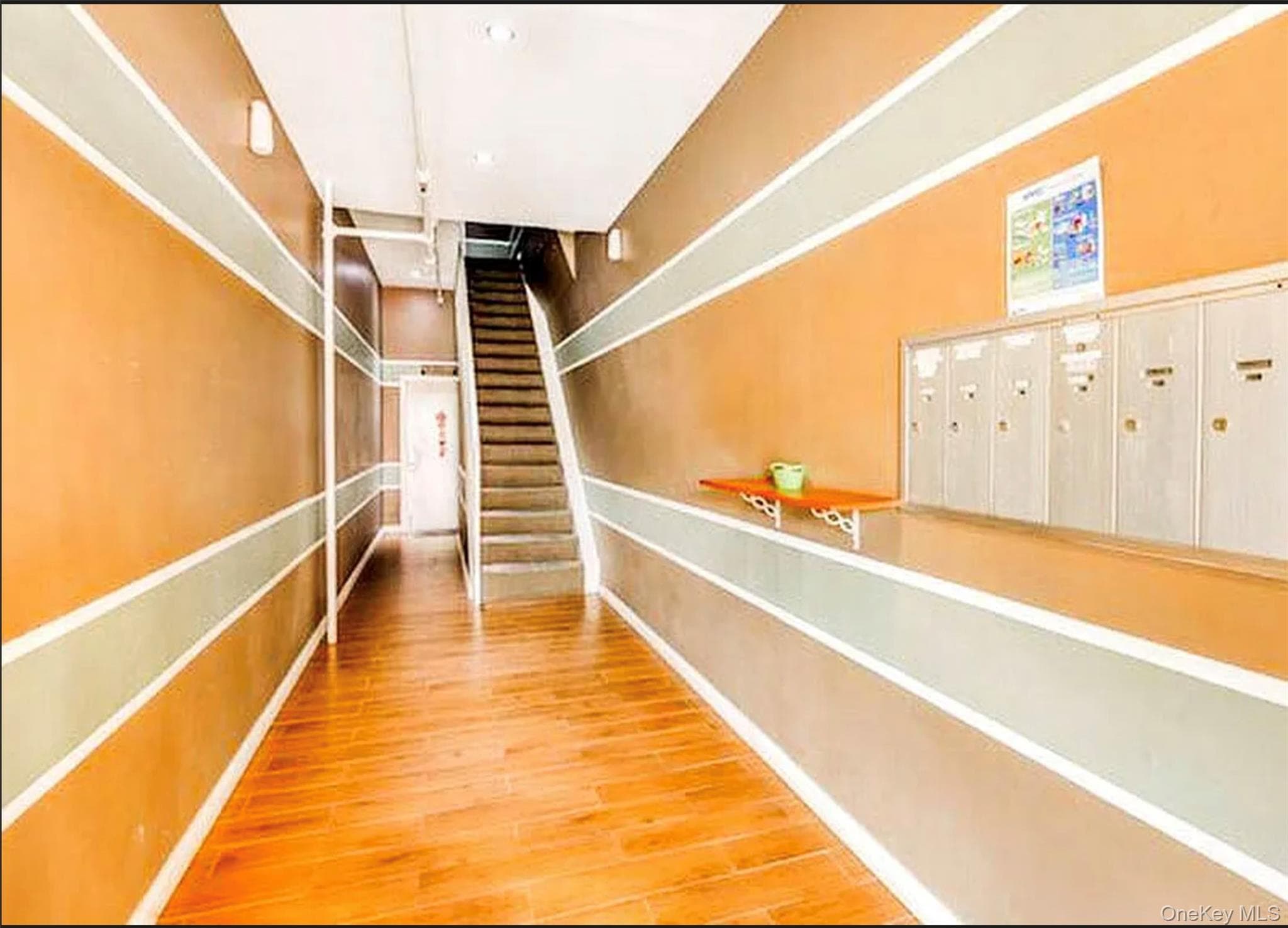 550 Hart Street thumbnail 4