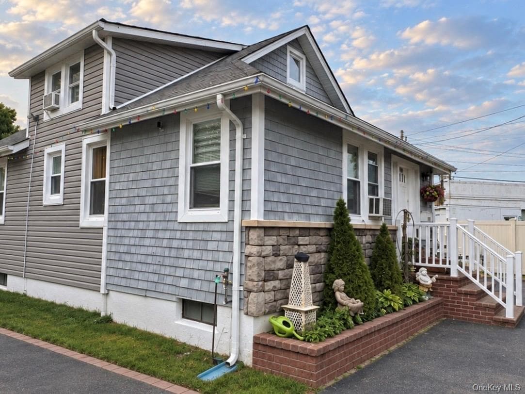 704 Newbridge Road thumbnail 2