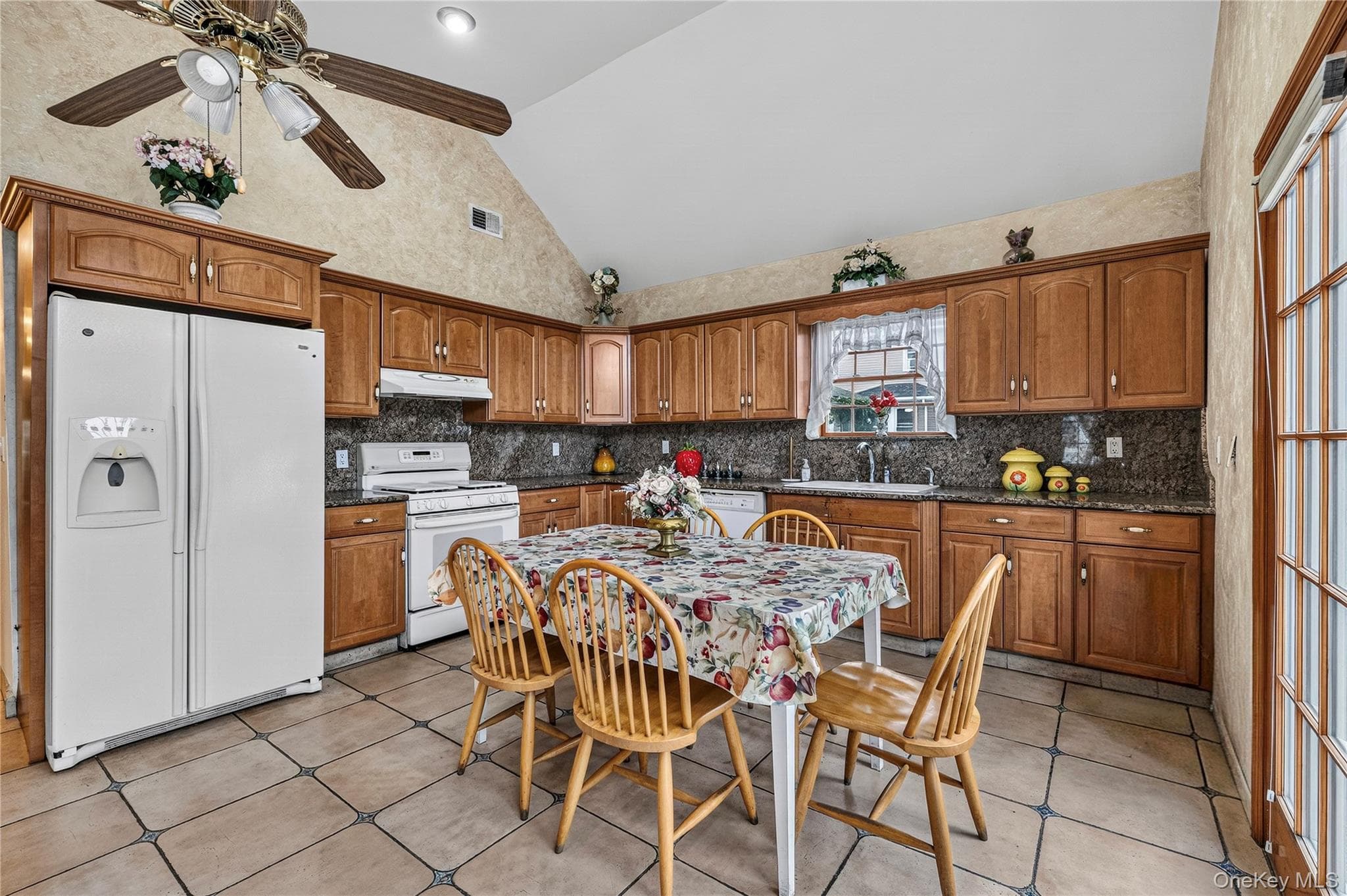 214 Avery Place thumbnail 10