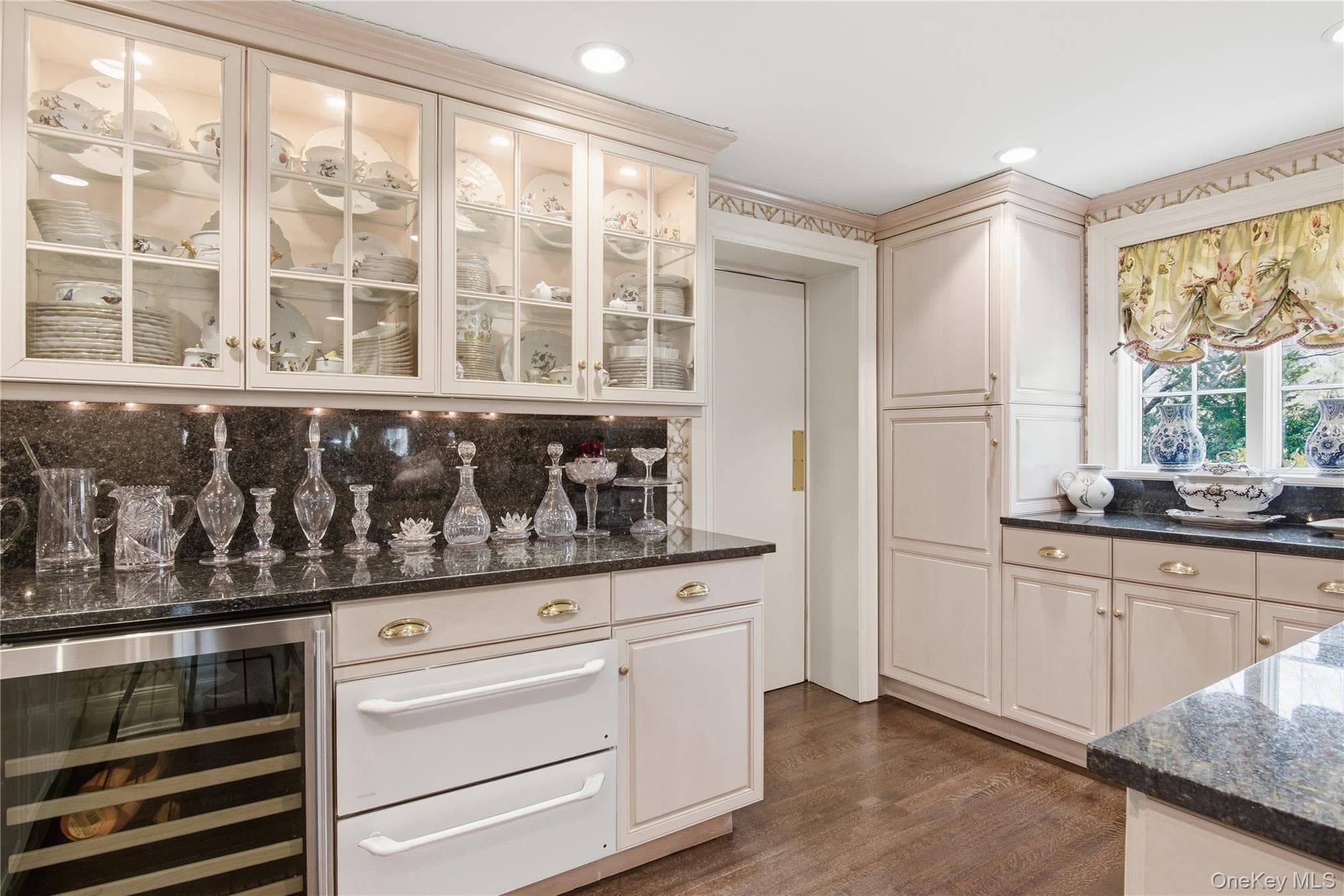 285 Piping Rock Road thumbnail 11
