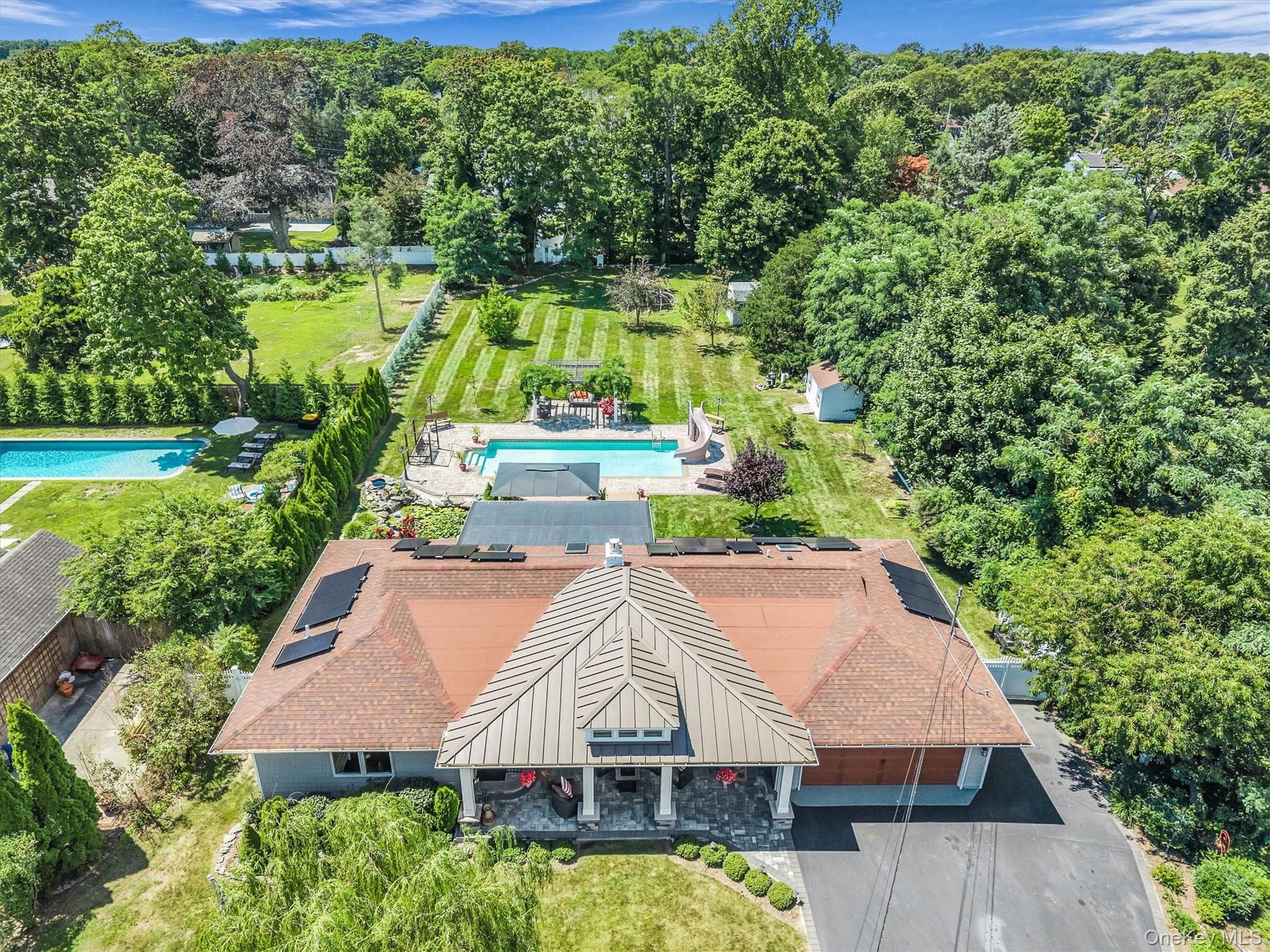 6 N Howells Point Road, Bellport Village