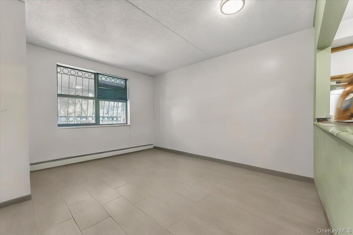 1475 Crotona Place thumbnail 4