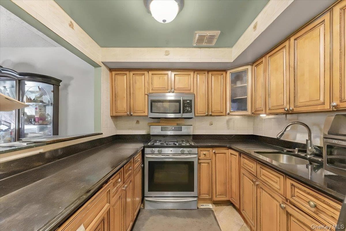 1475 Crotona Place thumbnail 16