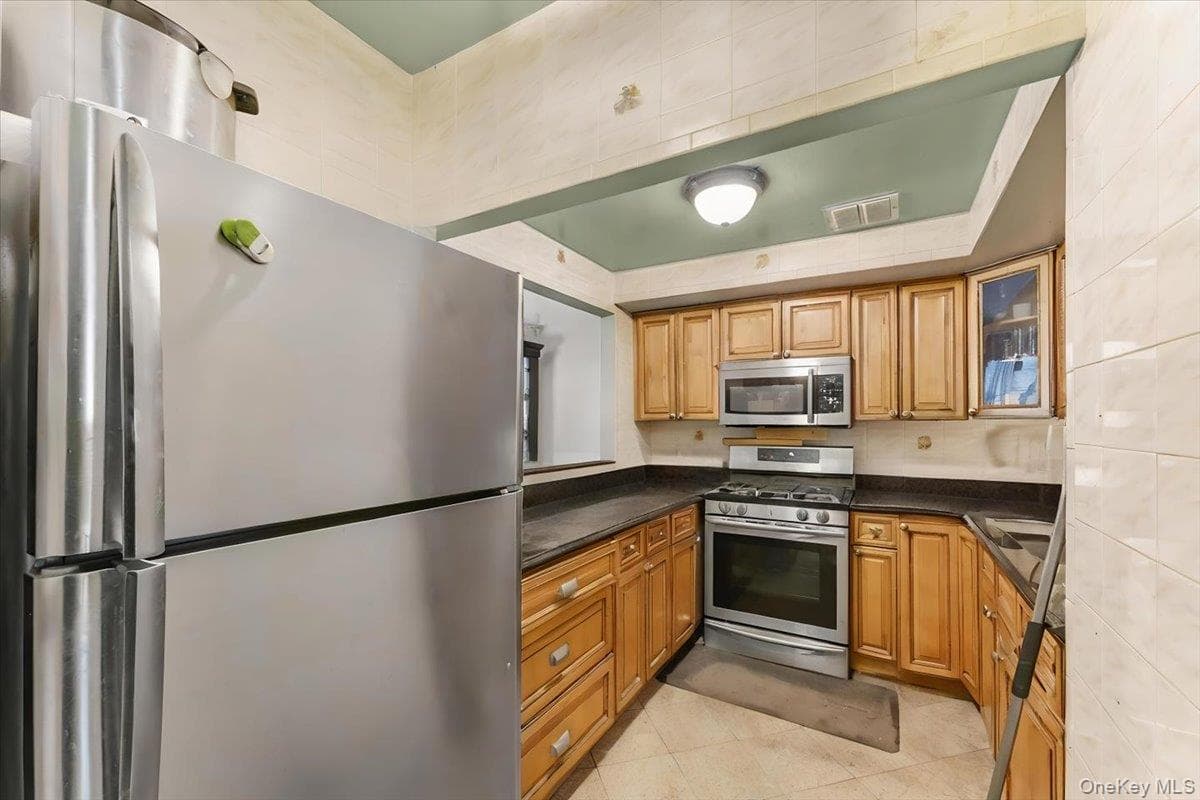 1475 Crotona Place thumbnail 17