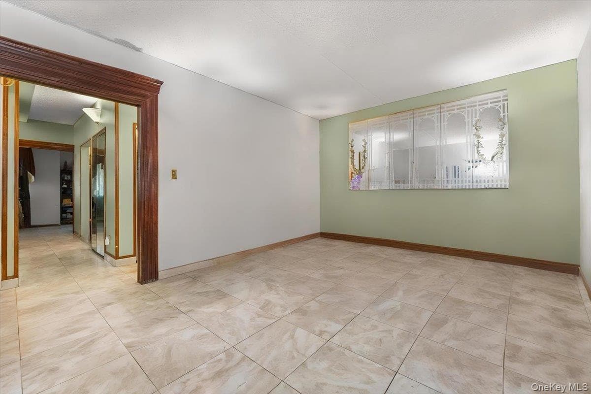 1475 Crotona Place thumbnail 11