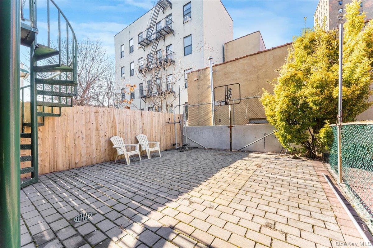 1475 Crotona Place thumbnail 22