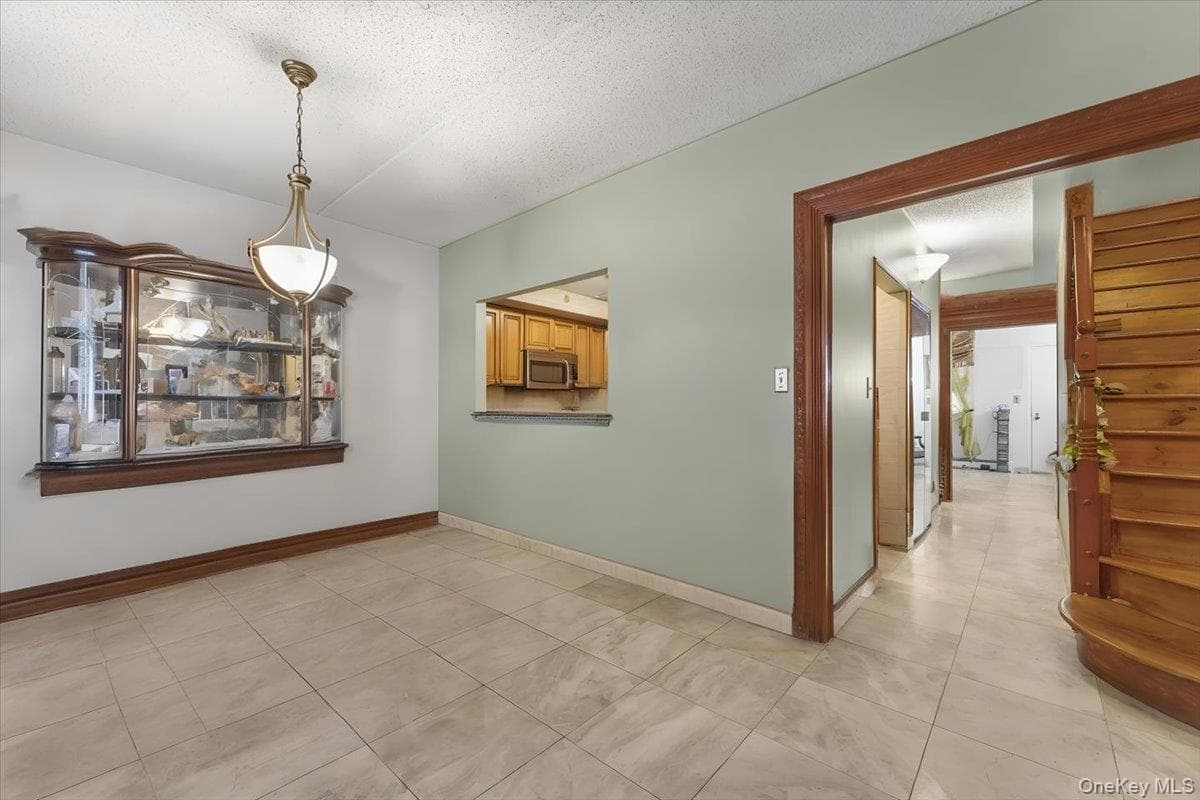 1475 Crotona Place thumbnail 10