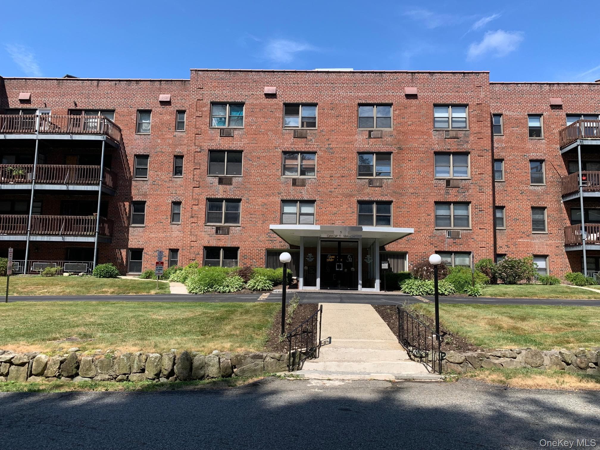 5 Oakdale Manor Unit: L22, Suffern