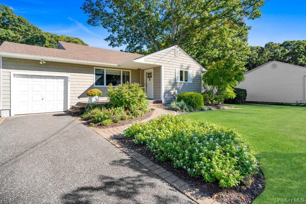 77 Lumur Drive, Sayville