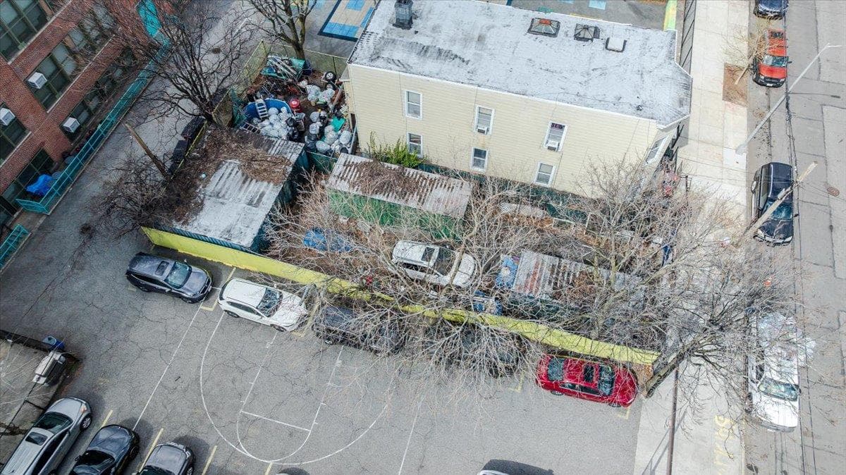 1667 Hunt Avenue thumbnail 13