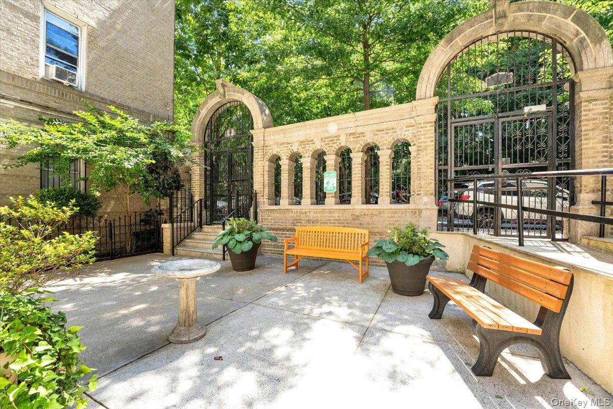 811 Walton Avenue AVE Unit: E18 thumbnail 13