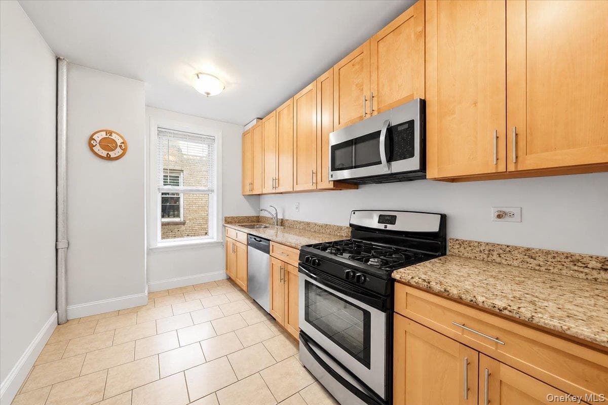 811 Walton Avenue AVE Unit: E18 thumbnail 7