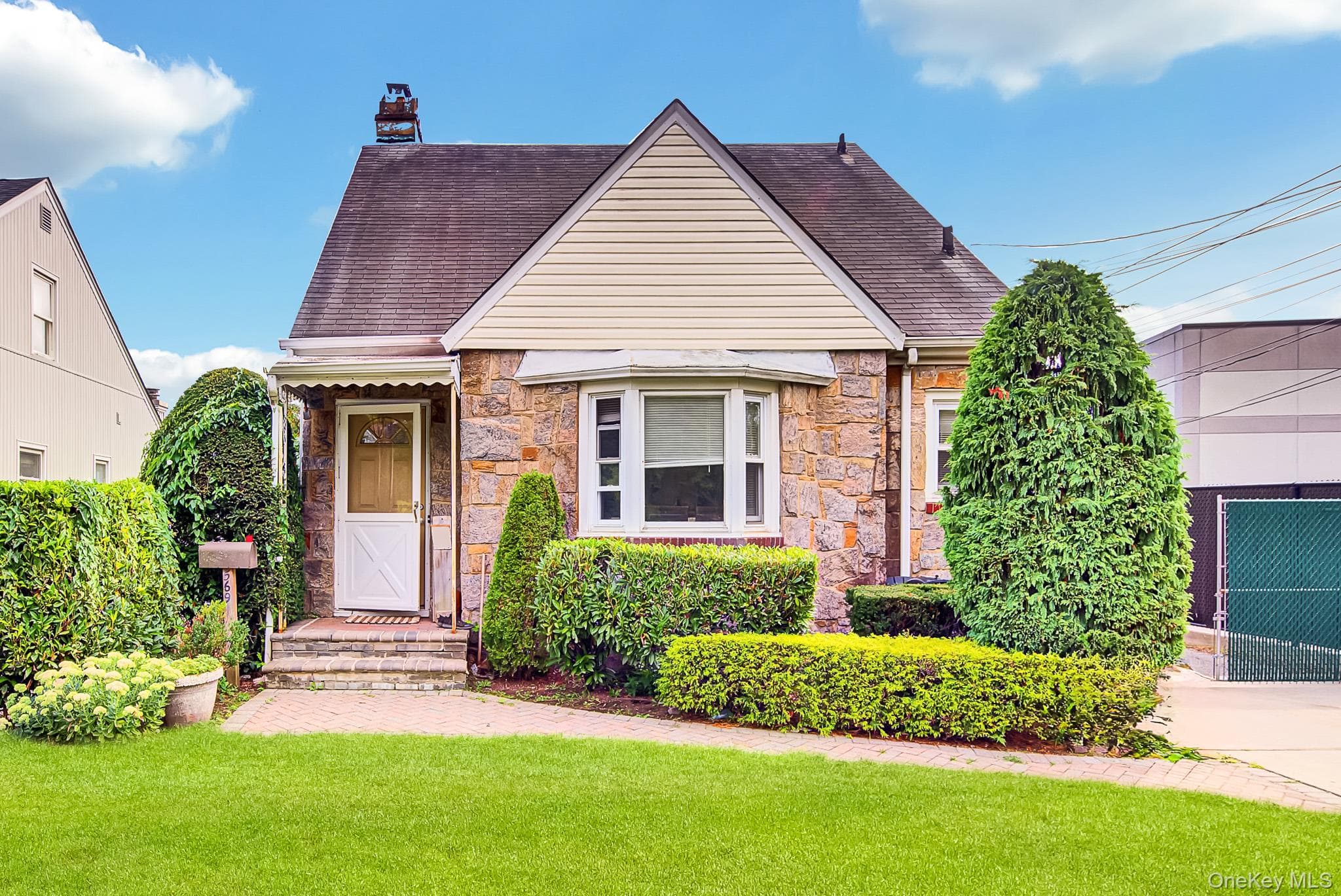 569 Greenway, West Hempstead