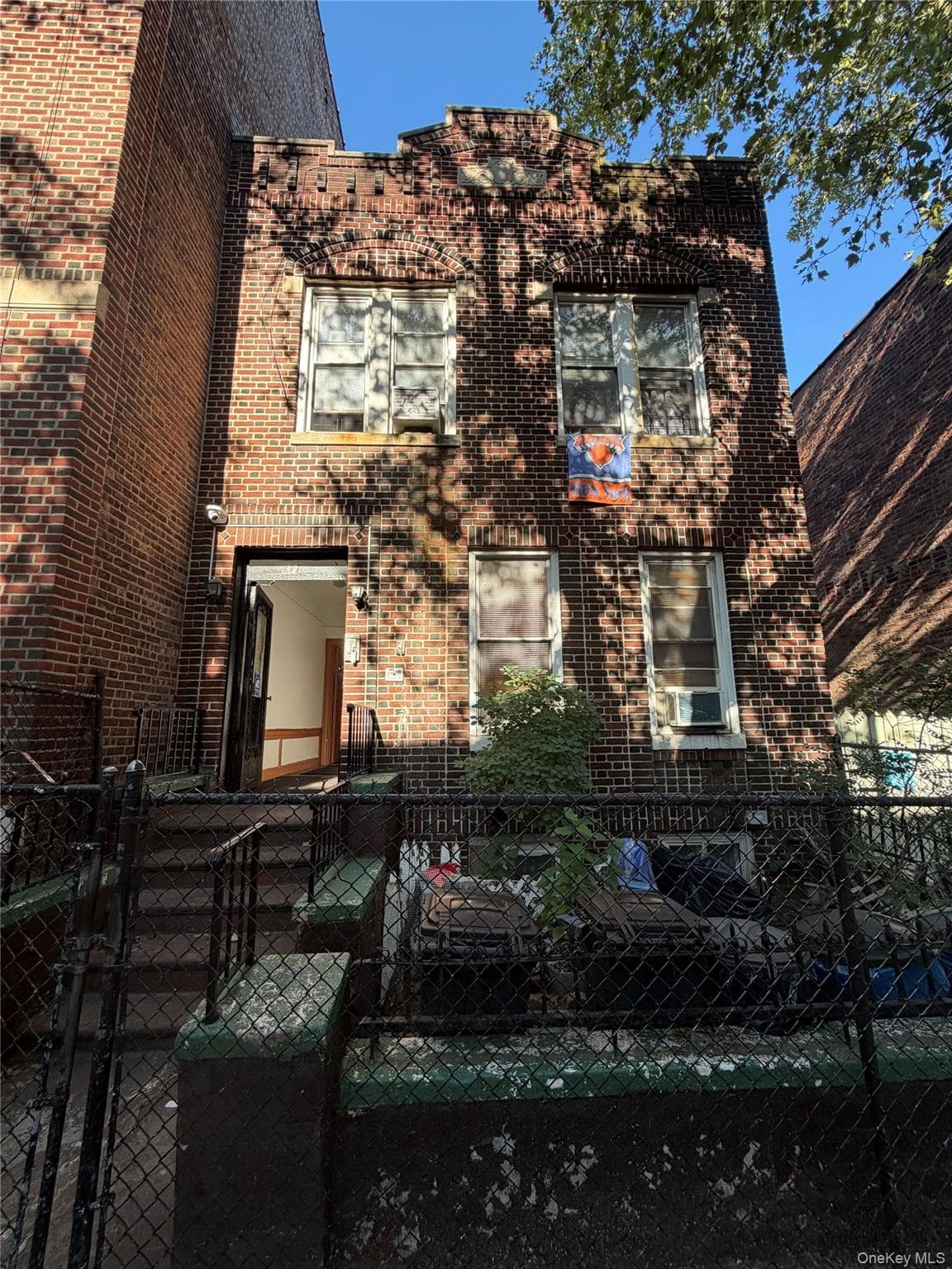 677 Ralph Avenue photo 1