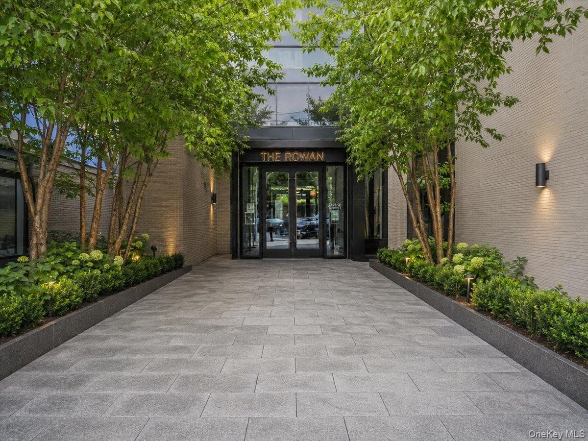 2121 31st Street Unit: 2C, Astoria