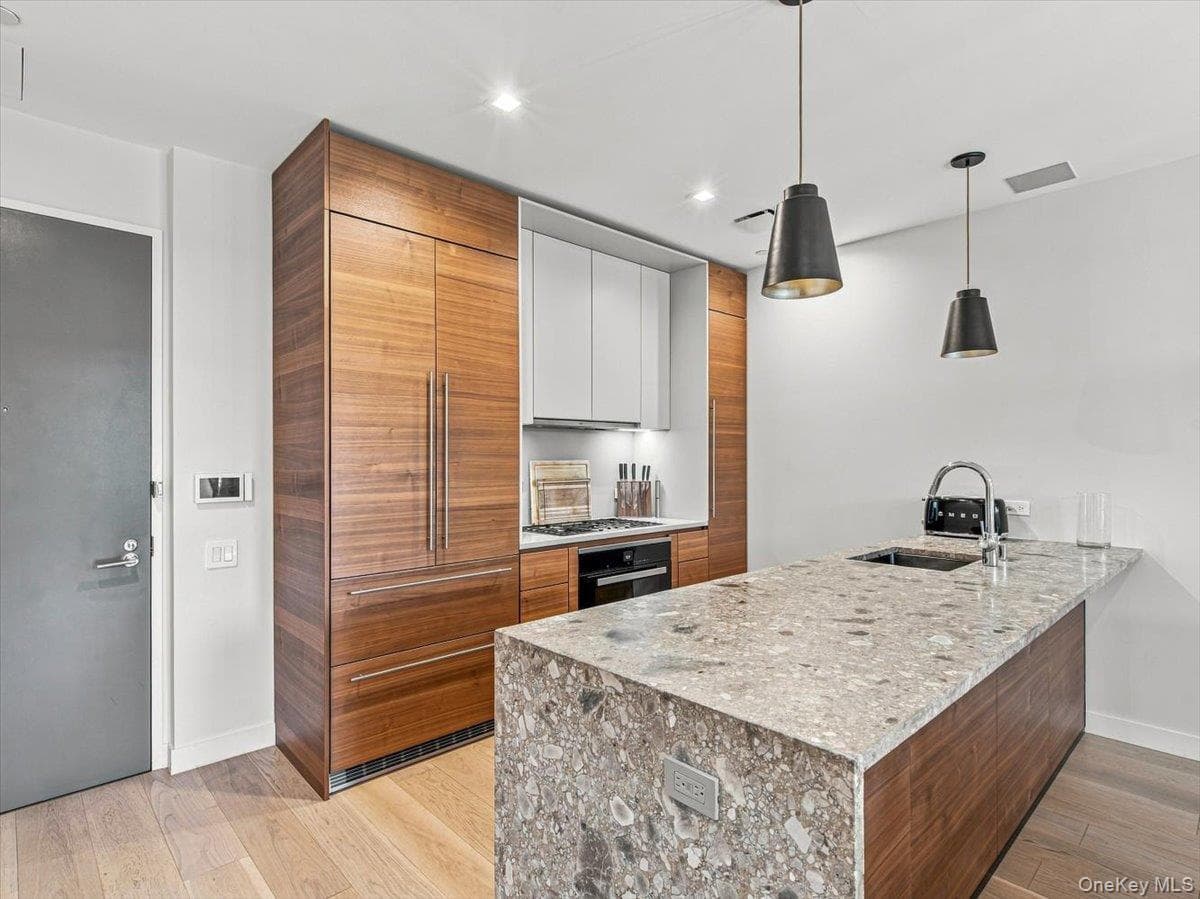 2121 31st Street Unit: 2C thumbnail 7