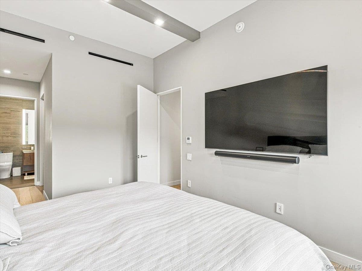 2121 31st Street Unit: 2C thumbnail 16