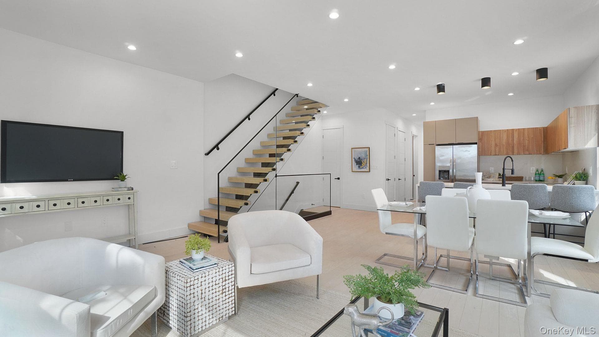 2424 Esplanade Avenue thumbnail 5