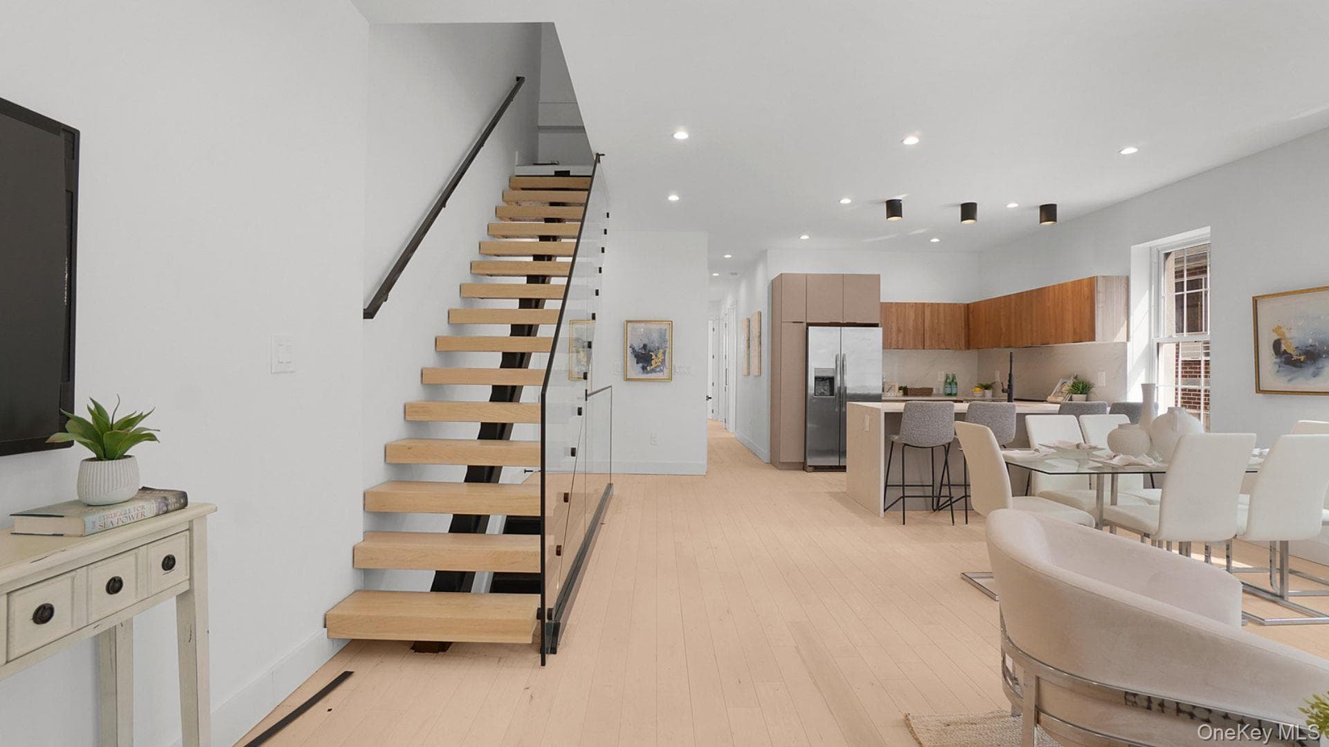 2424 Esplanade Avenue thumbnail 3