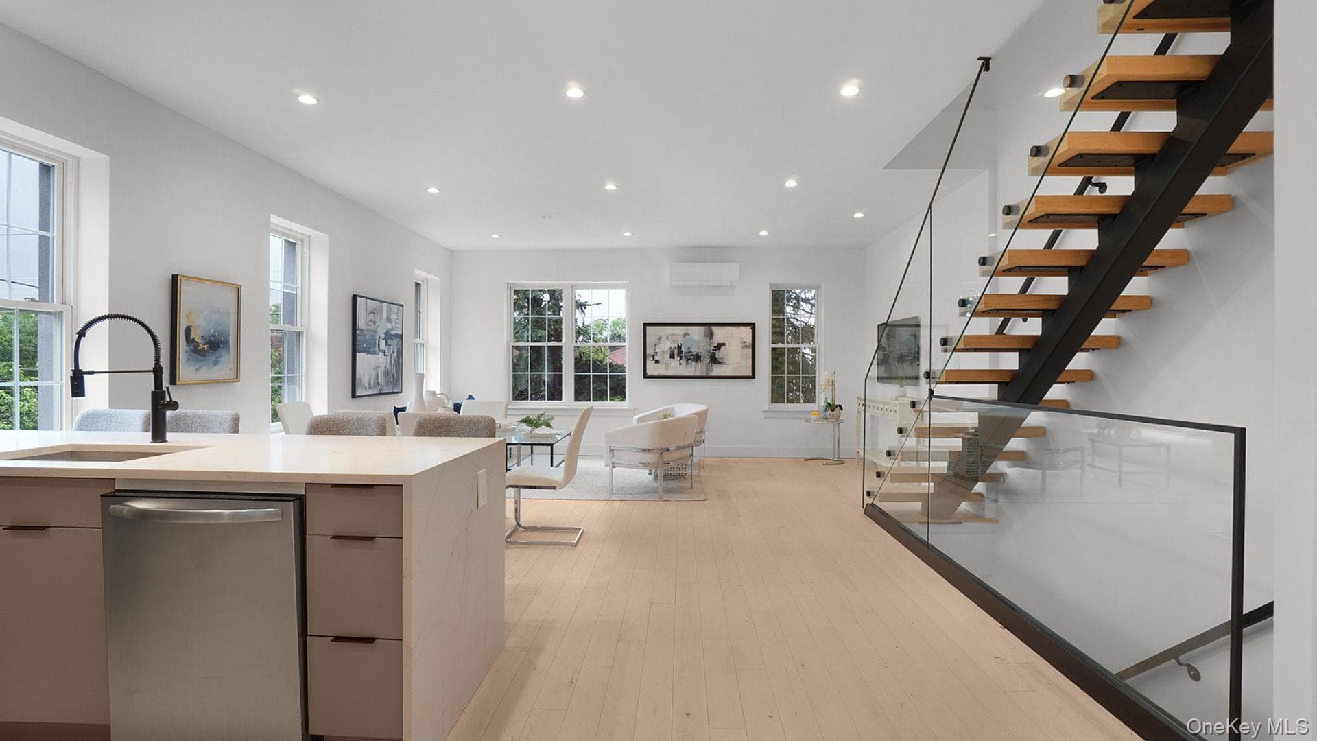 2424 Esplanade Avenue thumbnail 8