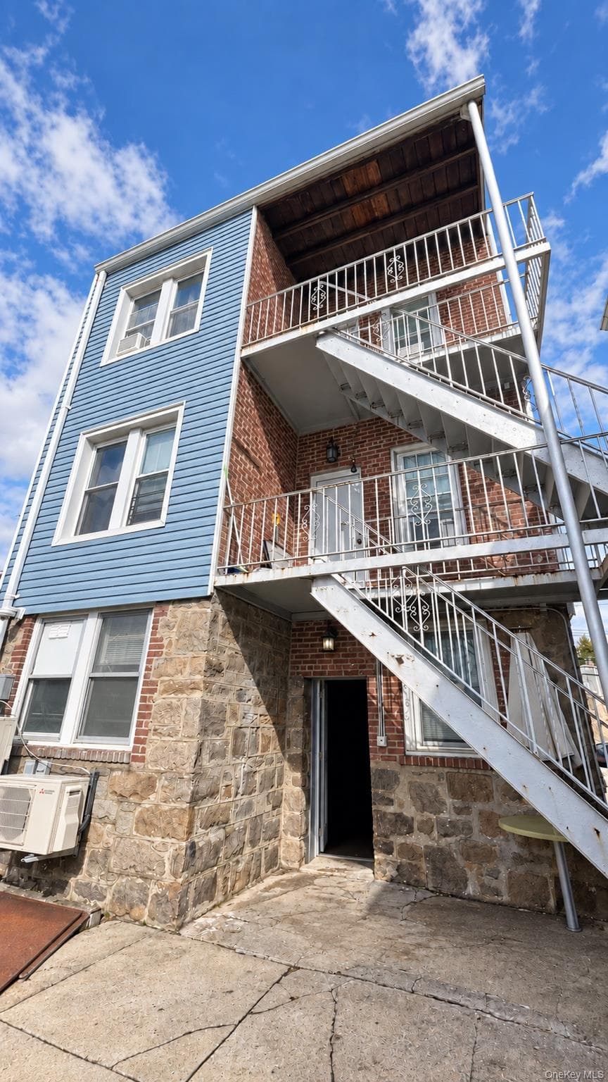 880 Midland Avenue thumbnail 2