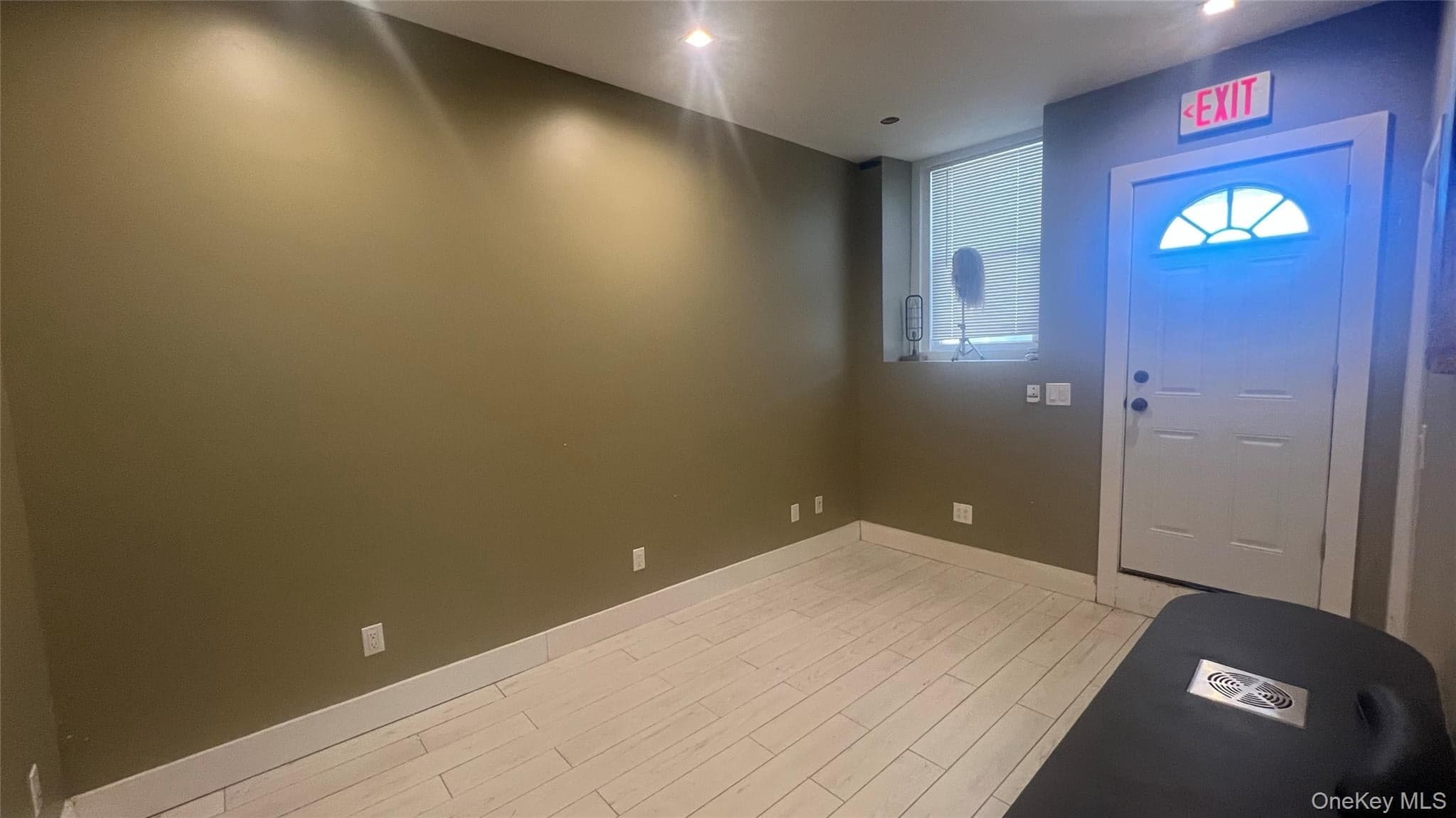 880 Midland Avenue thumbnail 5