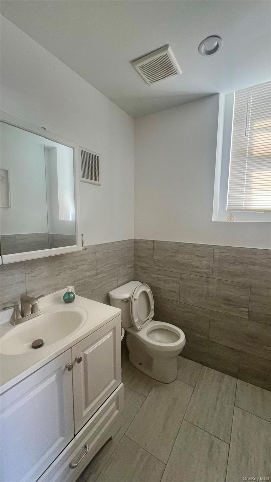 880 Midland Avenue thumbnail 6